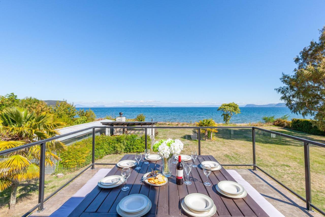 Lakefront Villa - Waitahanui Holiday Home Bagian luar foto