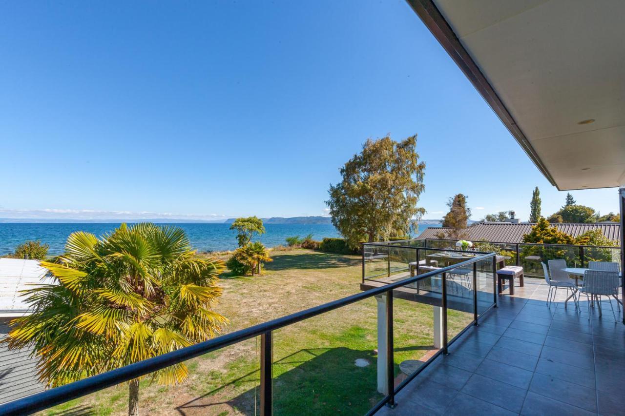 Lakefront Villa - Waitahanui Holiday Home Bagian luar foto