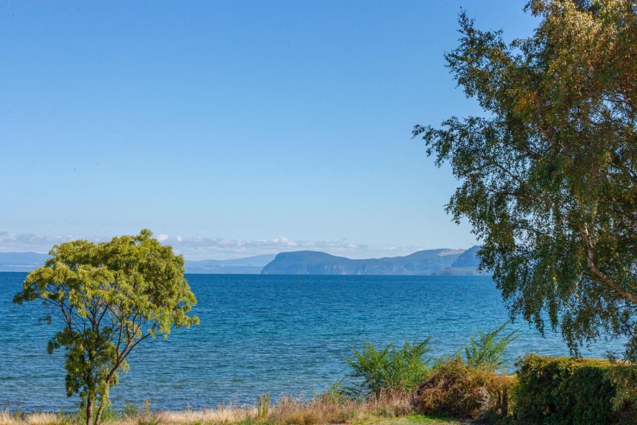 Lakefront Villa - Waitahanui Holiday Home Bagian luar foto