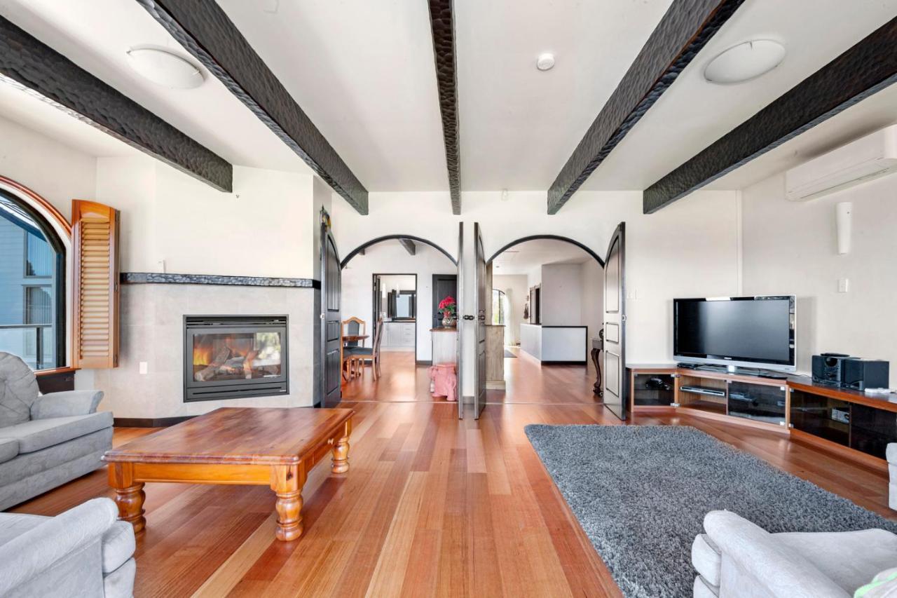 Lakefront Villa - Waitahanui Holiday Home Bagian luar foto