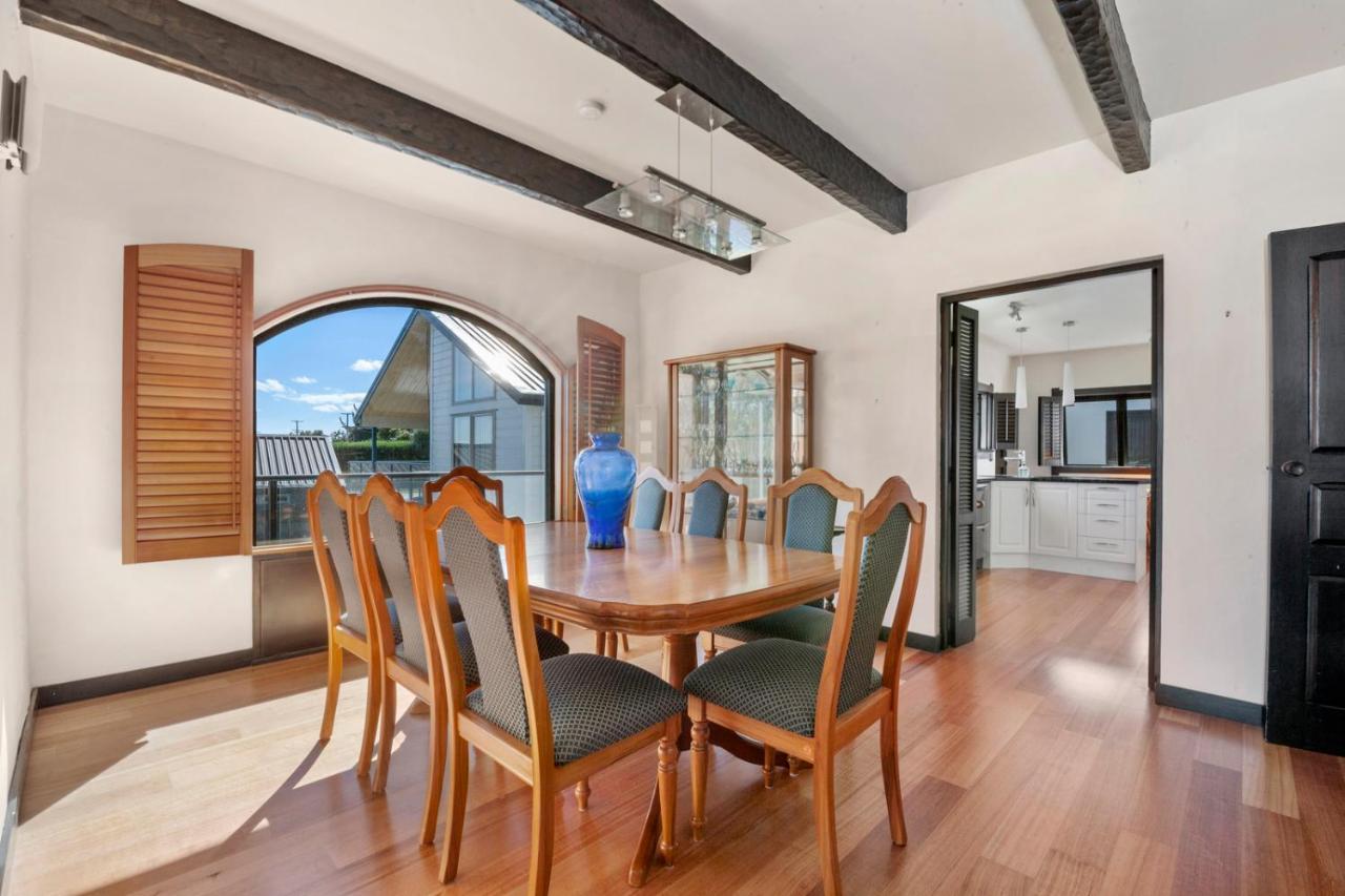 Lakefront Villa - Waitahanui Holiday Home Bagian luar foto