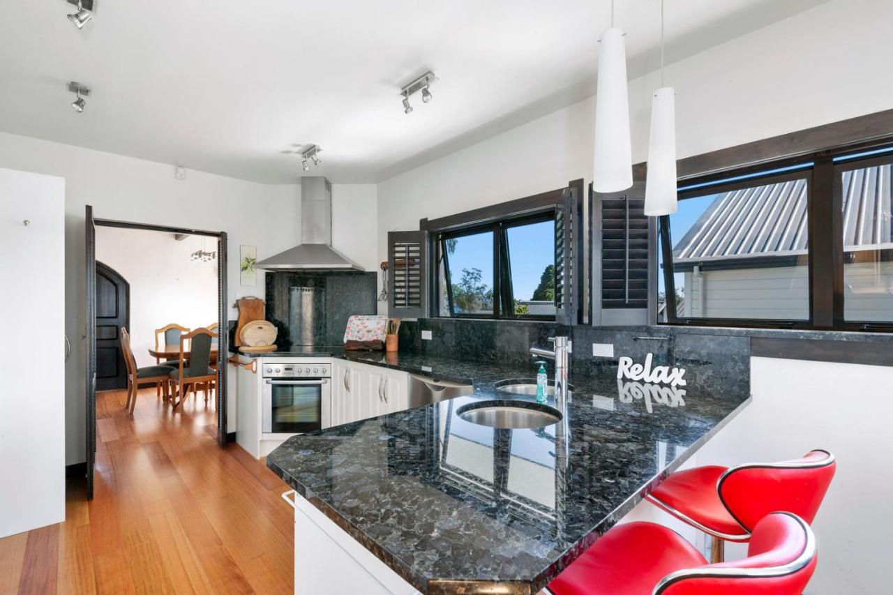 Lakefront Villa - Waitahanui Holiday Home Bagian luar foto