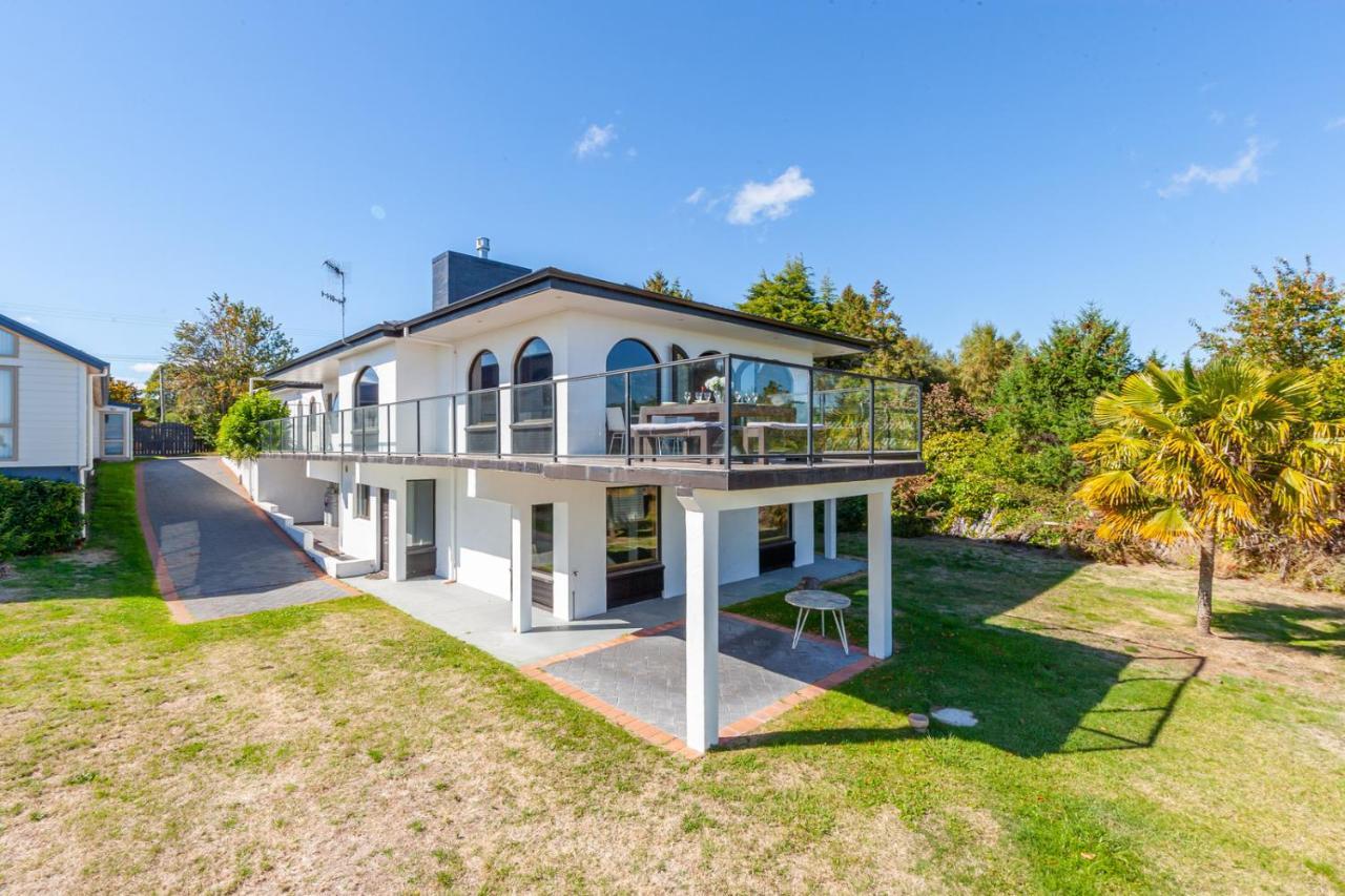 Lakefront Villa - Waitahanui Holiday Home Bagian luar foto