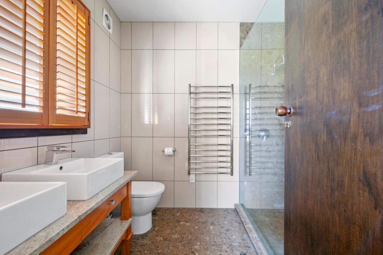 Lakefront Villa - Waitahanui Holiday Home Bagian luar foto