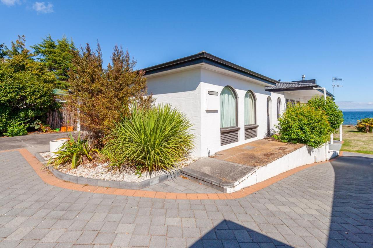 Lakefront Villa - Waitahanui Holiday Home Bagian luar foto