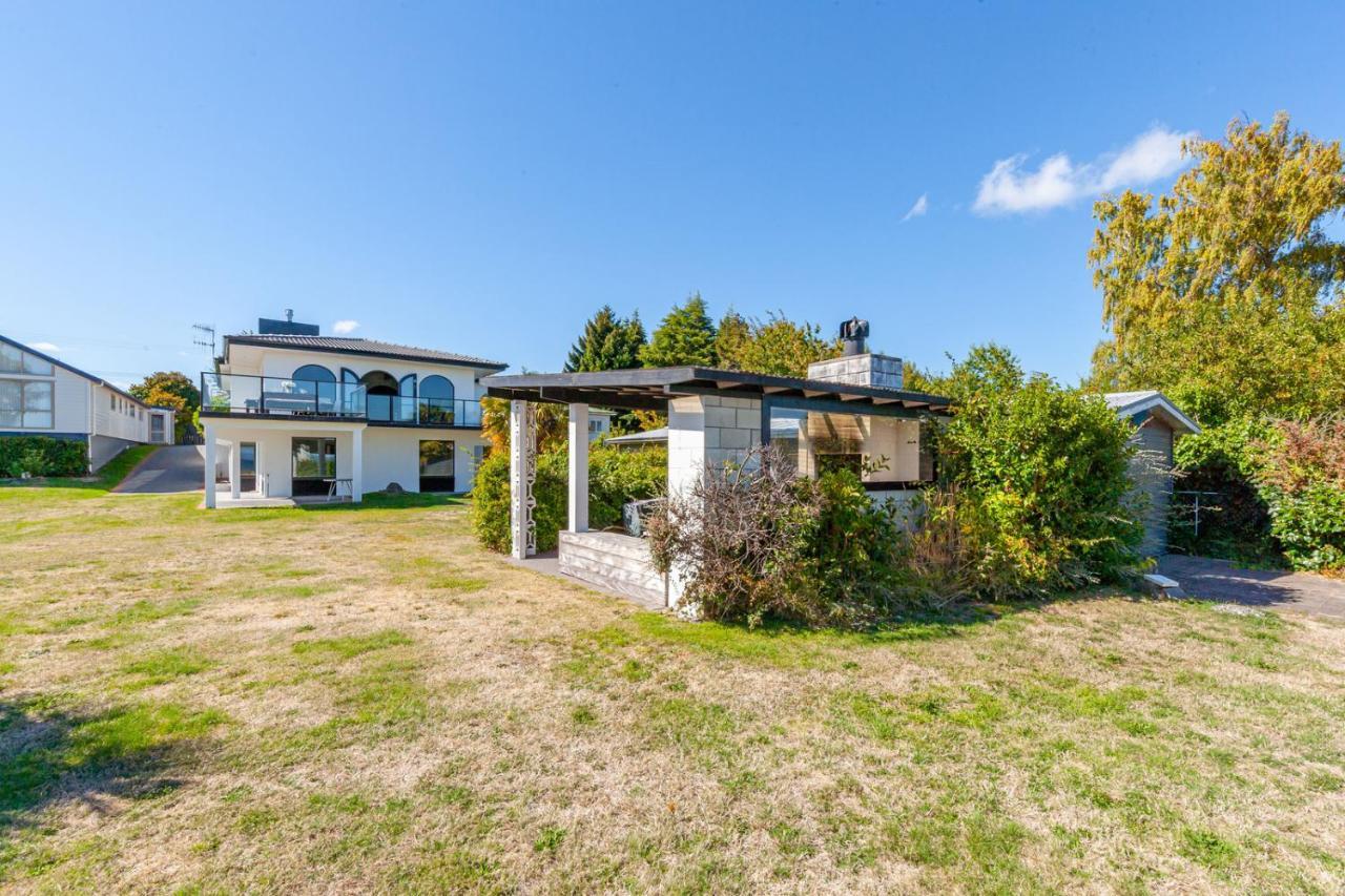 Lakefront Villa - Waitahanui Holiday Home Bagian luar foto